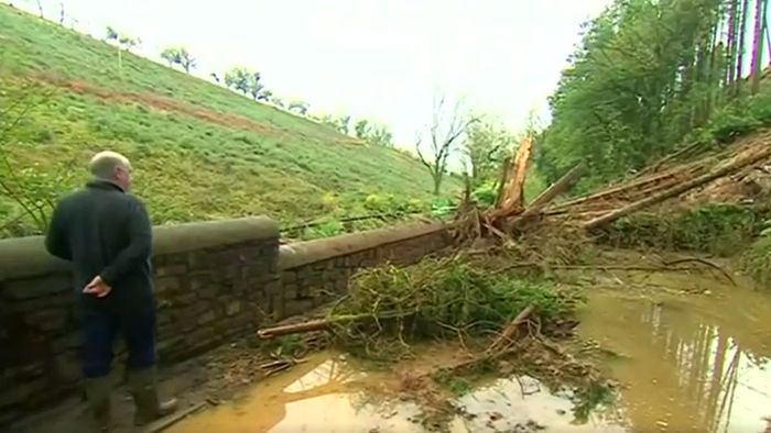 Erdrutsch und Überschwemmungen in Wales