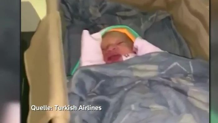 Über den Wolken: 21-Jährige bringt Kind in Flugzeug zur Welt