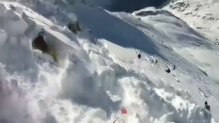 Gewaltiger Schock: Skifahrer filmt überraschenden Lawinenabgang