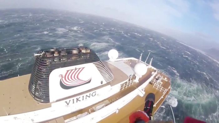 Kreuzfahrtschiff in Seenot: Passagiere mit Hubschraubern gerettet