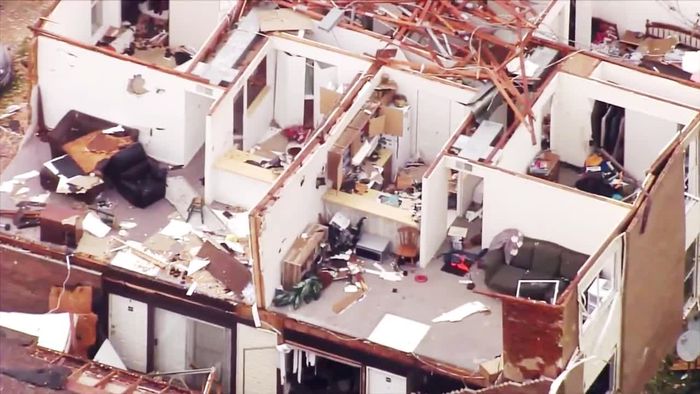 Wie Puppenhäuser abgedeckt: Tornado zerfetzt US-Stadt