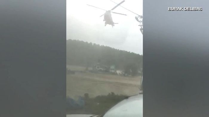 Hubschrauber rettet Mann: Überflutungen in der Türkei