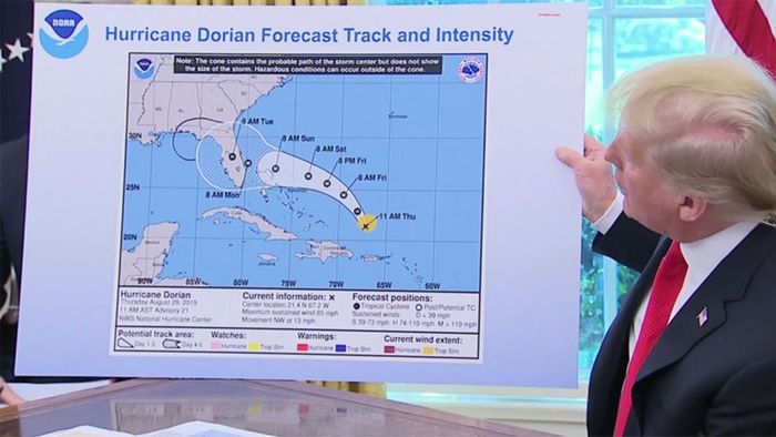 Trump als Besserwisser? US-Präsident zeigt manipulierte Hurrikan-Karte