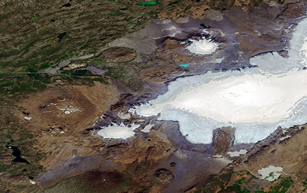Der geschrumpfte Okjökull am 1. August 2019. Bereits im Jahr 2014 wurde der Gletscher vom Glaziologen Oddur Sigurosson für tot erklärt.