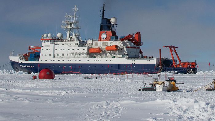 Ein Jahr eingefroren: Forschungsschiff startet wichtige Arktis-Mission