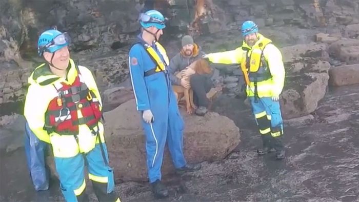 20-Meter-Klippe hinuntergestürzt: Dramatische Hunderettung