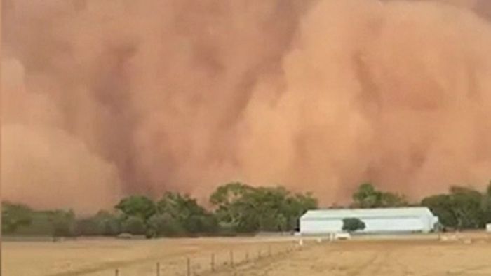 Spektakuäre Bilder! Bedrohlicher Sandsturm überrollt Australien