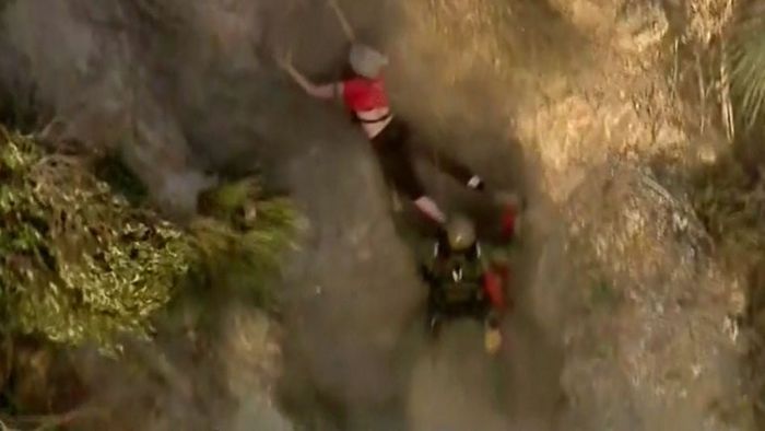 Das war knapp! Frau nach Sturz von Berghang in letzter Sekunde gerettet