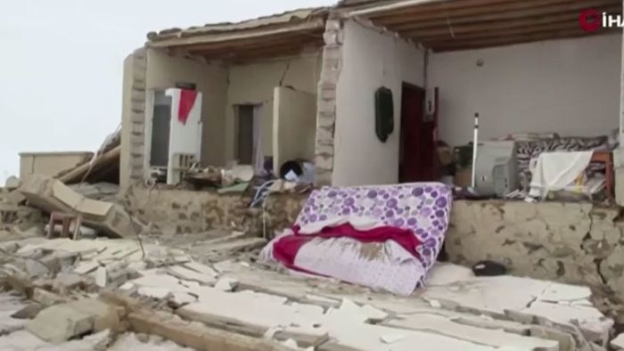 Unter Trümmern begraben: Tote bei Erdbeben in Türkei