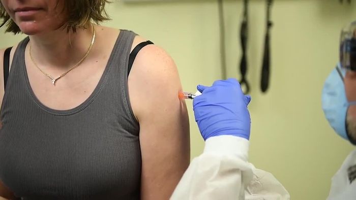 Wie Grippe-Impfung: Experimenteller COVID-19-Impfstoff an Frau getestet