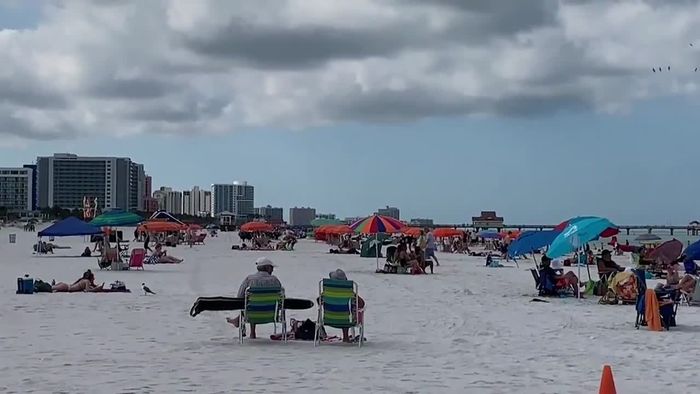Keine Angst vor Corona: Touristen fluten Strand in Florida
