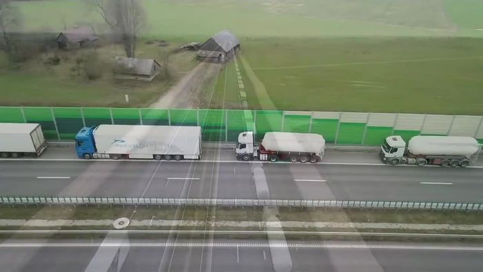 60-Kilometer-Stau: Unzählige Lastwagen warten an Grenze zu Polen