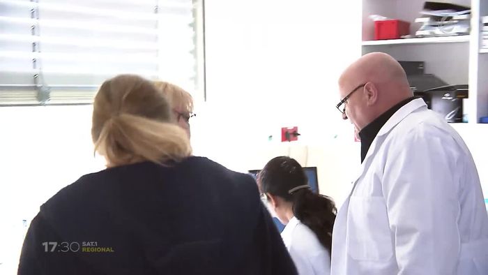 Drive-in: Coronavirus-Testzentrum auf Messegelände in Hannover eröffnet