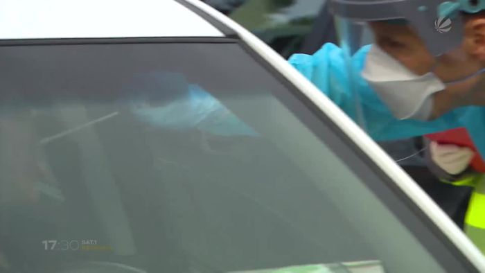 Abstrich im Auto: Drive-In Schalter für Corona-Verdachtsfälle in Borstel eröffnet