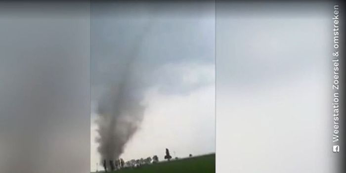 Spektakuläre Aufnahmen: Kamera fängt Tornado in Belgien ...