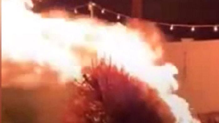 Weihnachtsbaum im Mai verbrannt: Familientradition endet in Flammenmeer