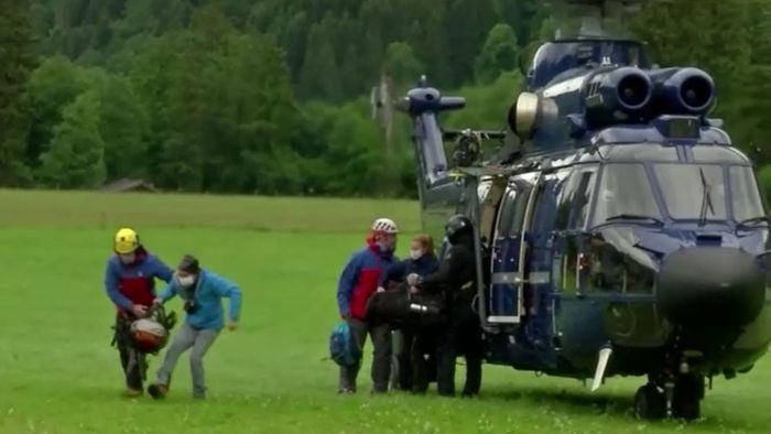 Nach schweren Unwettern - Wanderer per Hubschrauber aus Berghütte evakuiert