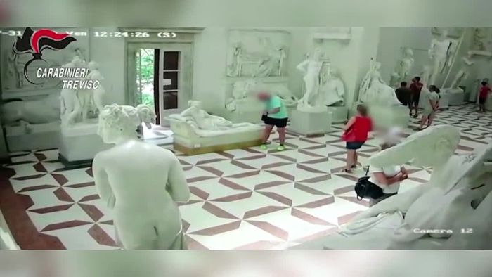 Bei Foto im Museum: Österreicher bricht 200 Jahre alten Statue Zehen ab