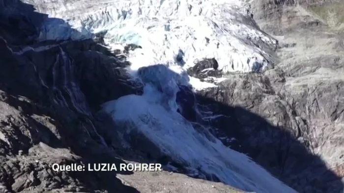 Wanderer filmen Gletscherabbruch in der Schweiz