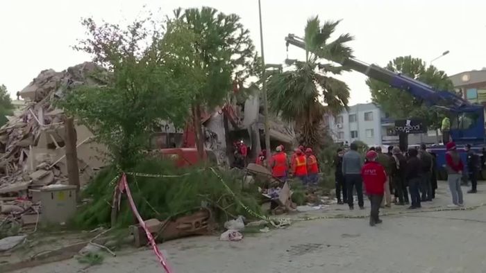 Erdbeben in Izmir: Todeszahl steigt, Bergungsarbeiten dauern an