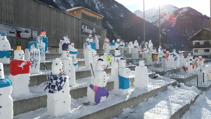 Schneemänner für den guten Zweck! Zuschauer aus Eis am Arlberg