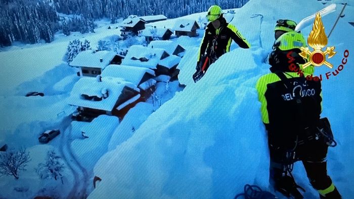 Heftige Schneefälle in Italien: Kirche vor Einsturz gerettet