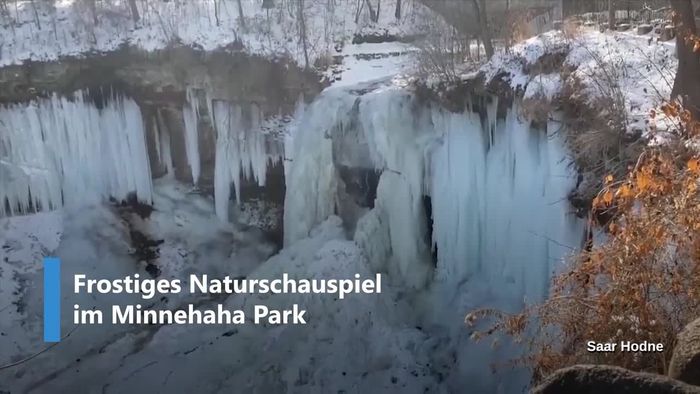 Kältewelle lässt Wasserfälle zu Eis erstarren