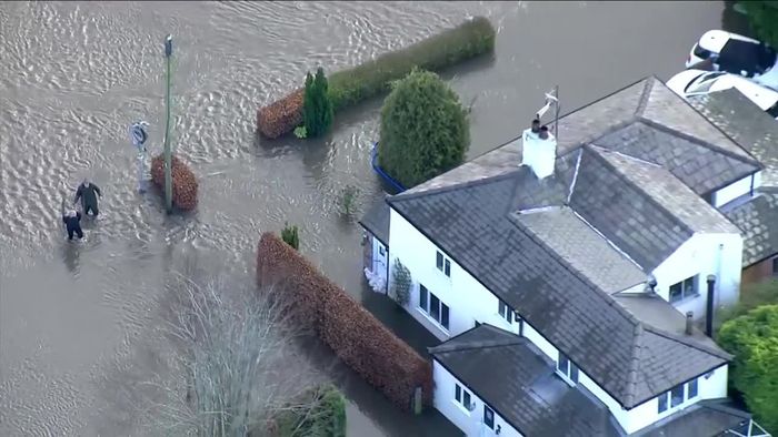Altenheim-Bewohner gefährdet: Schwere Überschwemmungen in Großbritannien