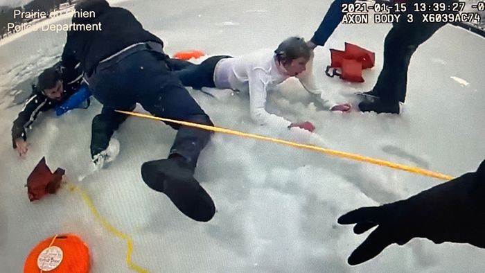 Im Eis eingebrochen: Frau und Hund im letzten Moment gerettet