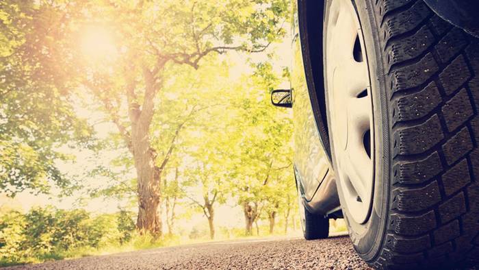 Beim Reifenwechsel auf Sommerreifen solltest du ein paar Tipps beachten.
