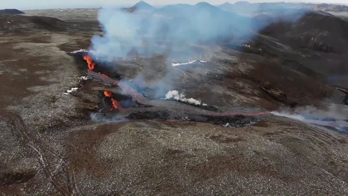 Island-Vulkan: Lava strömt aus neuen Felsspalten