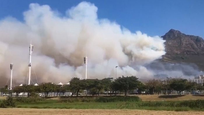 Flammenhölle am Tafelberg: Großbrand bedroht Kapstadt