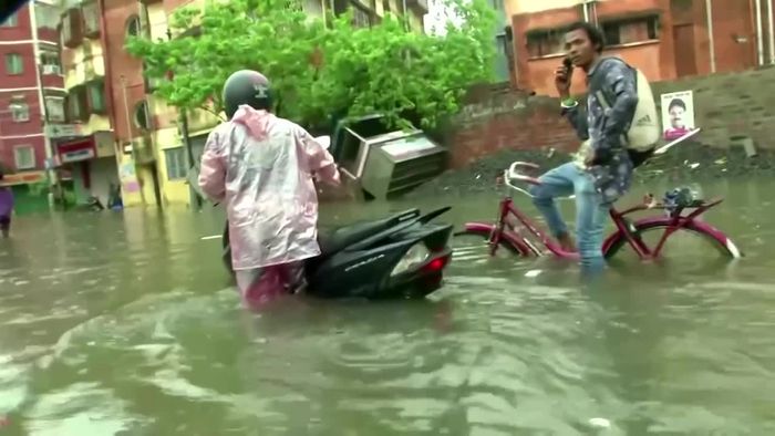 Monsun setzt Osten Indiens unter Wasser