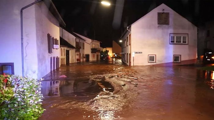 Dramatische Bilder: Vernichtende Sturzfluten im Westen Deutschlands