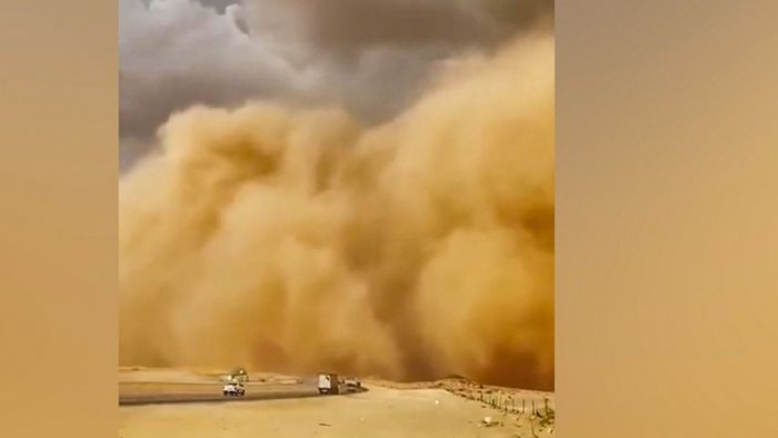 Riesige Wand aus Staub: Sandsturm bricht über Riad herein