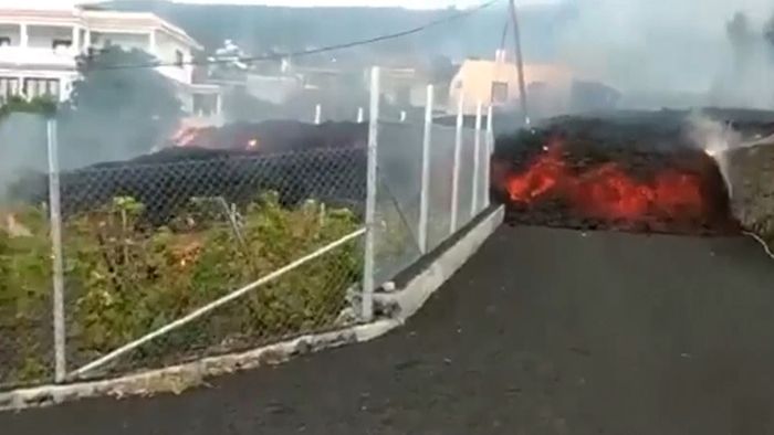 Weitere Evakuierungen! Lava schiebt sich durch Straßen von La Palma