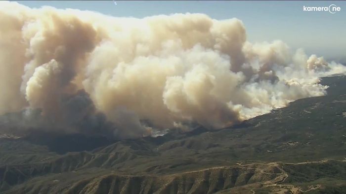 Riesige Rauchwolken: Feuer in Südkalifornien breitet sich ungebremst aus
