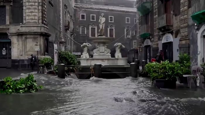 Bilder aus Catania: Heftige Überflutungen auf Sizilien