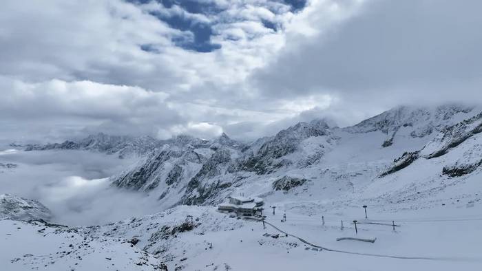 Freitag, 30.09.2022: Winterstart auf dem Stubaier Gletscher!
