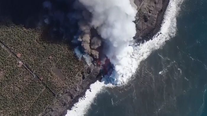 Vulkan auf La Palma: Weiterer Lavastrom erreicht das Meer
