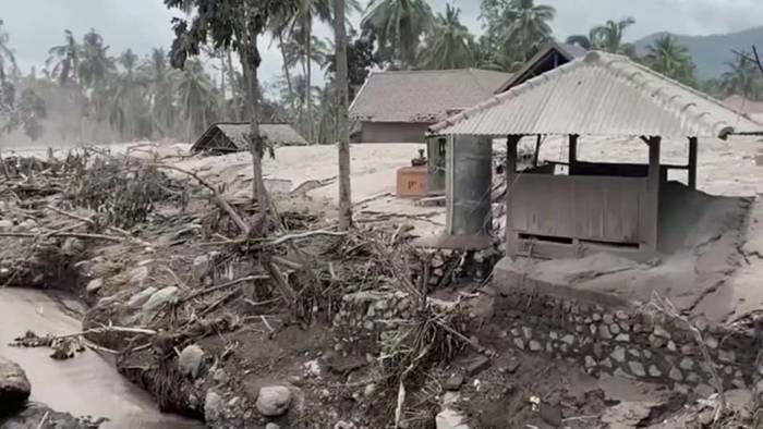 Vulkanausbruch auf Java fordert viele Todesopfer