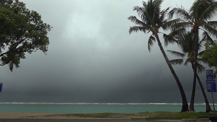 Unwetterfront trifft Hawaii: Schnee und Sturmfluten!