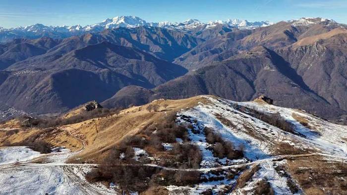 Mehr als 15 Grad zu Neujahr: Drohne filmt schneefreie Alpengipfel