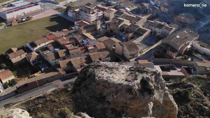 Riesiger Felsbrocken bedroht spanisches Dorf