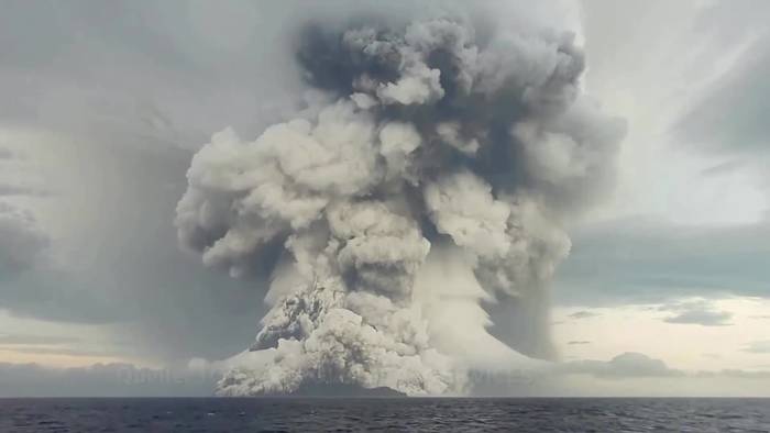 Rauch, Blitze, Asche: So sah die Eruption des Unterwasservulkans aus