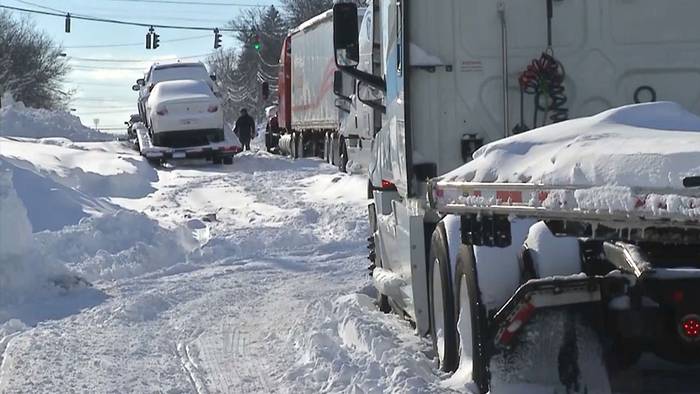 Fast zwei Meter Schnee: Heftiger Schneesturm legt New York lahm