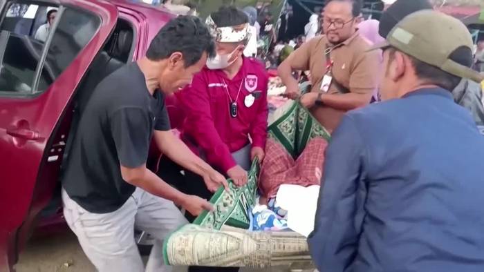 Schweres Erdbeben in Indonesien - Dutzende Tote