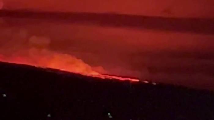 Weltgrößter Vulkan spuckt wieder Lava
