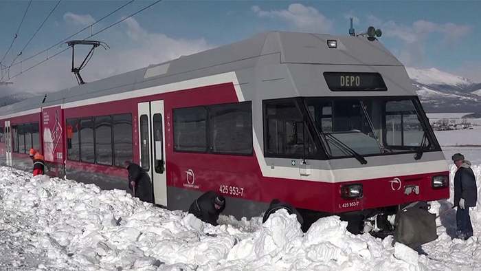 Schnee legt Bahnverkehr in der Slowakei lahm