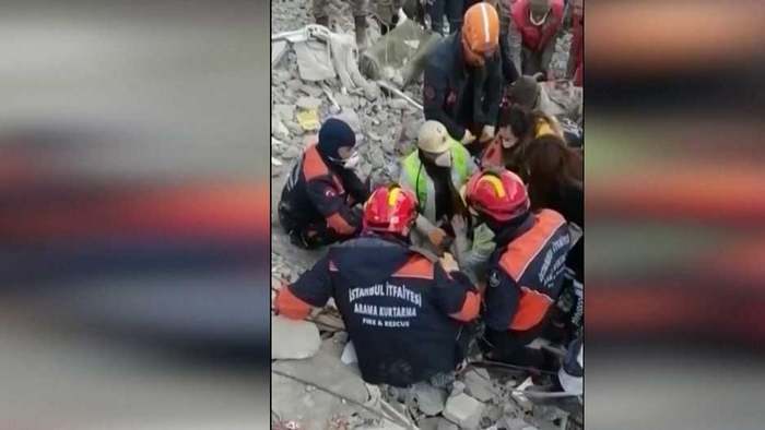 13-Jähriger überlebt zehn Tage unter Trümmern in Erdbebenregion